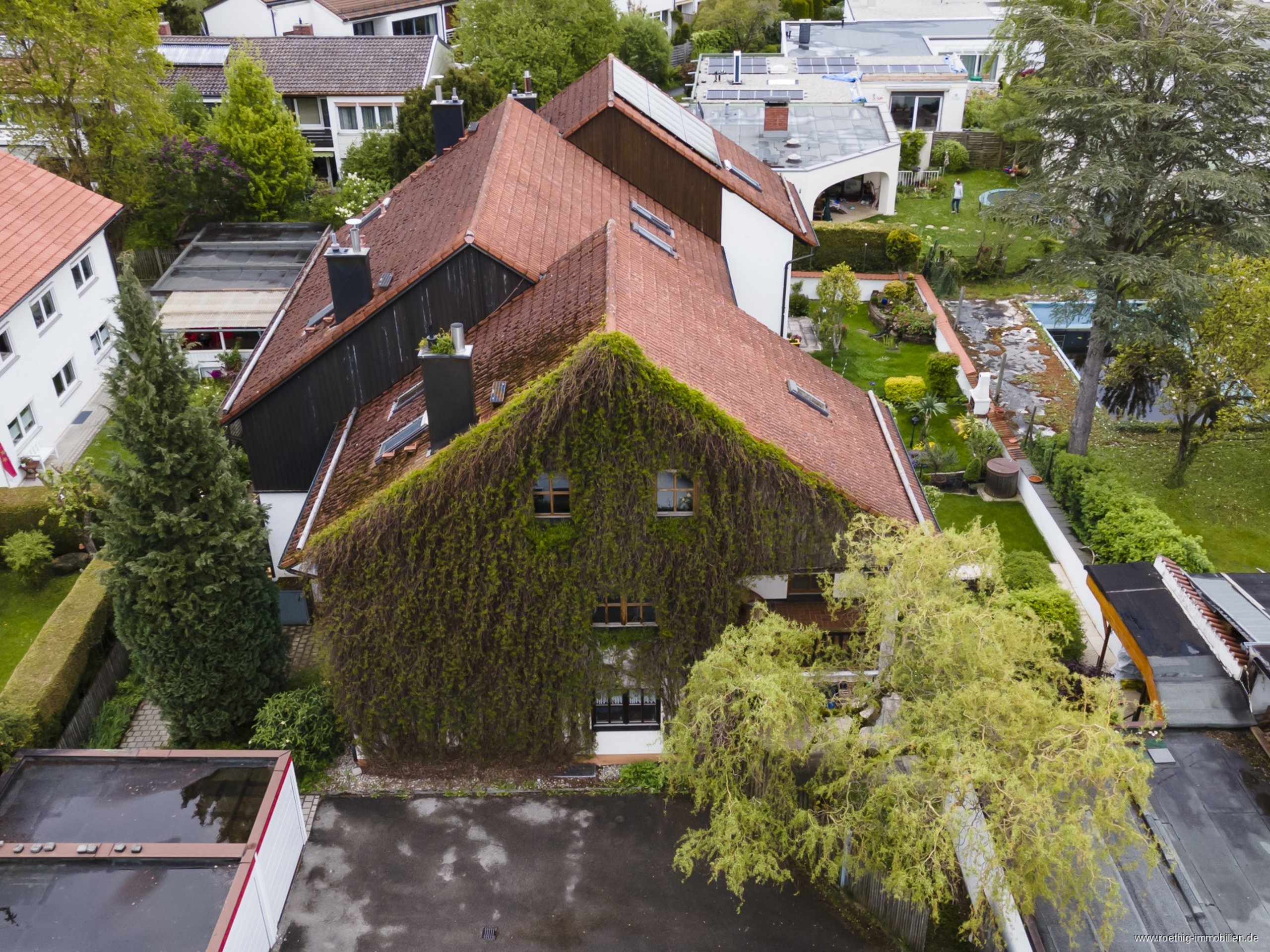 Neuried - Im Grünen, nah an der Stadt! Idyllisches Reihenendhaus mit