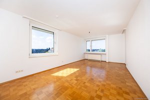 Provisionsfrei: Großzügige 4-Zimmer-Wohnung im 5. Obergeschoss mit Aufzug und Balkon in Planegg!