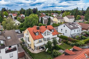 Puchheim: Lichtdurchflutetes RMH (Wohn-/ Nutzfläche ca. 192 m²) mit 4 Zimmern, galerieähnlichem Dachgeschoss und 2 TG-Stellplätzen!