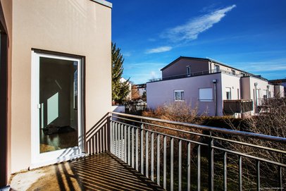 Ramersdorf-Perlach! Helle, moderne 2-Zimmer-Wohnung im 1. OG mit zwei Balkonen. Ab sofort verfügbar!