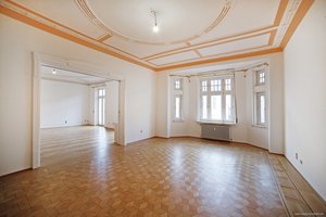Rarität direkt am Englischen Garten! 6,5-Zimmer-Altbauwohnung mit historischem Stuck und 3 Balkonen.