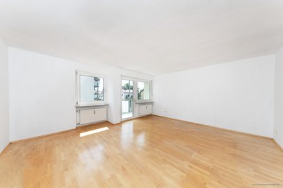Ruhig gelegen in Germering: 4-Zimmer-Wohnung im 1. Obergeschoss mit Balkon, Kellerabteil und Außenstellplatz!