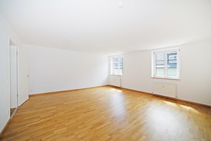 Ruhig und idyllisch wohnen in Haidhausen! Helle, großzügige 3-Zimmer-Altbau-Whg. im 3. OG mit Balkon