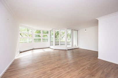 Ruhige, zentrale Lage mit exzellenter Verkehrsanbindung - Helle 3-Zimmer-Whg im Split-Level-Konzept mit Süd-Loggia