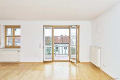 Wohnen mit Alpenblick: Freundliche 3-Zi.Whg. mit Balkon, Alpenblick + großer Hobbyraum im DG. &amp; TG.
