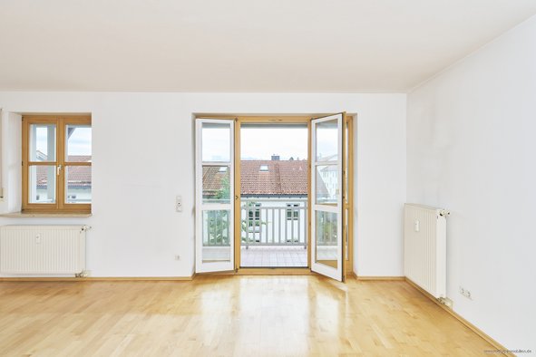 Wohnen mit Alpenblick: Freundliche 3-Zi.Whg. mit Balkon, Alpenblick + großer Hobbyraum im DG. & TG.