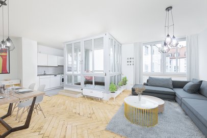 Schwabing - direkt am Kurfürstenplatz im Innenhof. Helle, ruhige 2-Zi-Whg mit West-Loggia, Lift &amp; TG