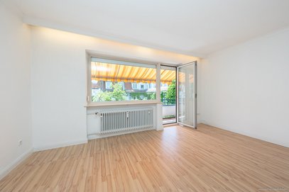 Schwabing: Helle 1-Zimmer-Wohnung im 3. OG mit TG, separater Küche und Südbalkon in Innenhoflage!