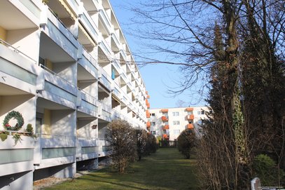 Selbstbezug oder Kapitalanleger - Helles 1-Zimmer-Appartement mit separater Küche u. Balkon, frei!