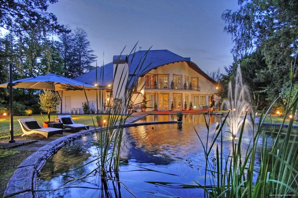 Sensationelle Architekten-Villa inmitten eines idyllischen Parkgrundstücks