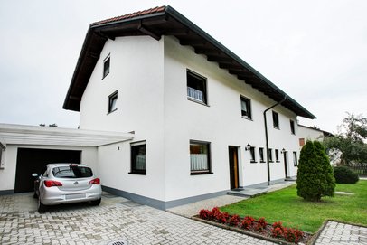 Tolle Doppelhaushälfte auf einem ca. 381 m² großen Grundstück in sonniger Lage von Feldkirchen.