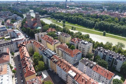 Leben im Glockenbachviertel! Einziehen &amp; wohlfühlen! 4-Zimmer-Wohnung mit Balkon+ Garage im Innenhof