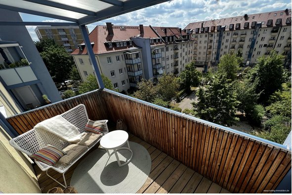 Ein ideales Investment - renovierte 3-Zi.-Altbauwohnung in Schwabing mit Süd-Balkon & TG-Stellplatz!