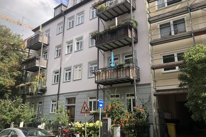 Toplage in Neuhausen- Altbauwohnung im 3.OG mit Potenzial-Zusammenlegung mit Nachbarwohnung möglich!
