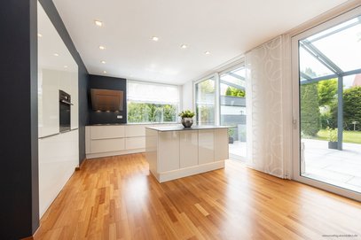 Traumhafte Wohnoase nahe Freising - Exklusives Villenanwesen mit Einliegerwohnung &amp; exquisiter Ausstattung