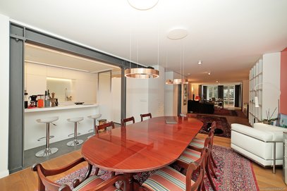 Traumlage direkt am Englischen Garten! Luxuriöse 3-Zimmer-Wohnung im Erdgeschoss mit Garten.