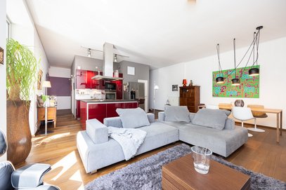 Traumlage Isarvorstadt. Lichtdurchflutetes 3/4-Zi.-Designer-Loft mit S/W-Balkon, Kaminanschl. & TG.