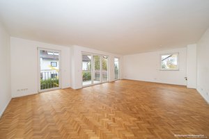 Trudering : Großzügige 3-Zimmer-Wohnung (Baujahr 2007) mit Balkon, Tageslichtbad &amp; Stellplatz!
