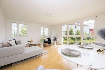 Trudering: Lichtdurchflutete 3-Zimmer-Wohnung mit Süd-/West-Loggia und Blick in den ruhigen Innenhof
