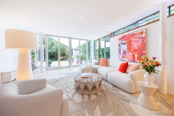 Familientraum in Trudering: Lichtdurchflutetes Architektenhaus, über 340 m² Wfl. , Kaminlounge , malerischer Garten &amp; Doppelgarage.