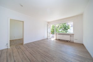 Verkauft im Bieterverfahren - Renovierungsbedürftige 2-Zi-Whg mit Balkon, TG-Stellplatz &amp; Kellerabteil