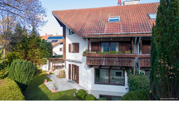 Viel Platz für große Familien in Baldham! Elegante DHH mit Kamin zzgl. 2 Hobbyräumen & großem Garten