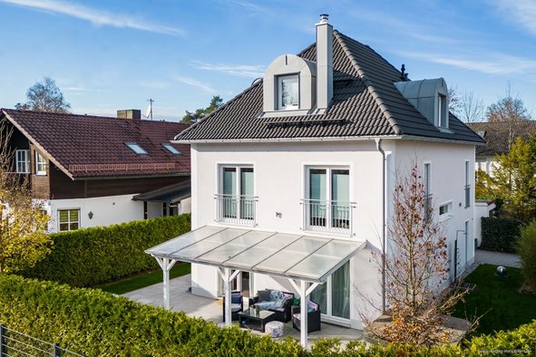Waldtrudering - luxuriöses, freistehendes Einfamilienhaus mit Garten auf einem großem Eckgrundstück.
