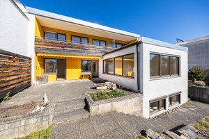 Weitläufiges EFH im Bauhausstil mit Einliegerwohnung, Einzelgarage &amp; traumhaftem Garten in Freising.