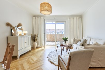Zentral in Schwabing! Traumhafte 3-Zimmer-Altbauwohnung mit Süd-Balkon zum ruhigen Innenhof, Tiefgarage