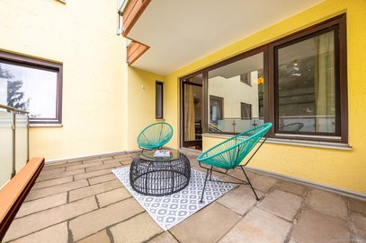 Zentral &amp; ruhig im Grünen nahe BMW und U-Bahn – Apartment mit Balkon, Duplexstpl. &amp; separater Küche