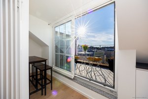 Zwischen Königsplatz &amp; Alter Pinakothek - Erstbezug nach Sanierung: loftartige 2-Zimmer-Dachgeschosswohnung (6. OG mit Aufzug) &amp; uneinsehbarer Dachterrasse.